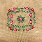 DANS L'OMBRE DES ROSES