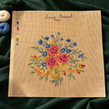 Bouquet de roses aux bleuets