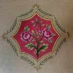 MÉDAILLON AUX ROSES