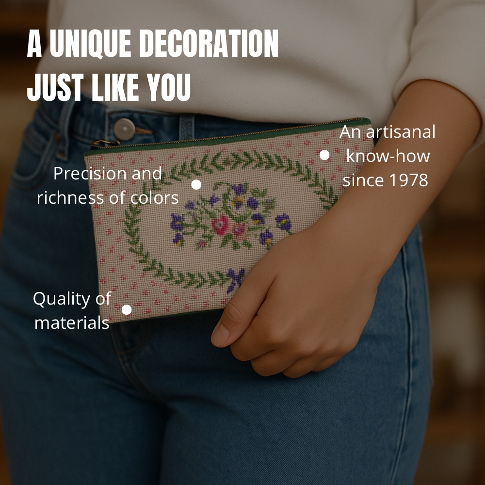 "FOLIAGES" POUCH