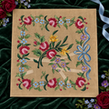 La couronne de roses au ruban bleu