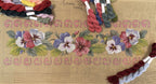 Bell pull aux pensées multicolores, canevas peint main Annie Bouquet