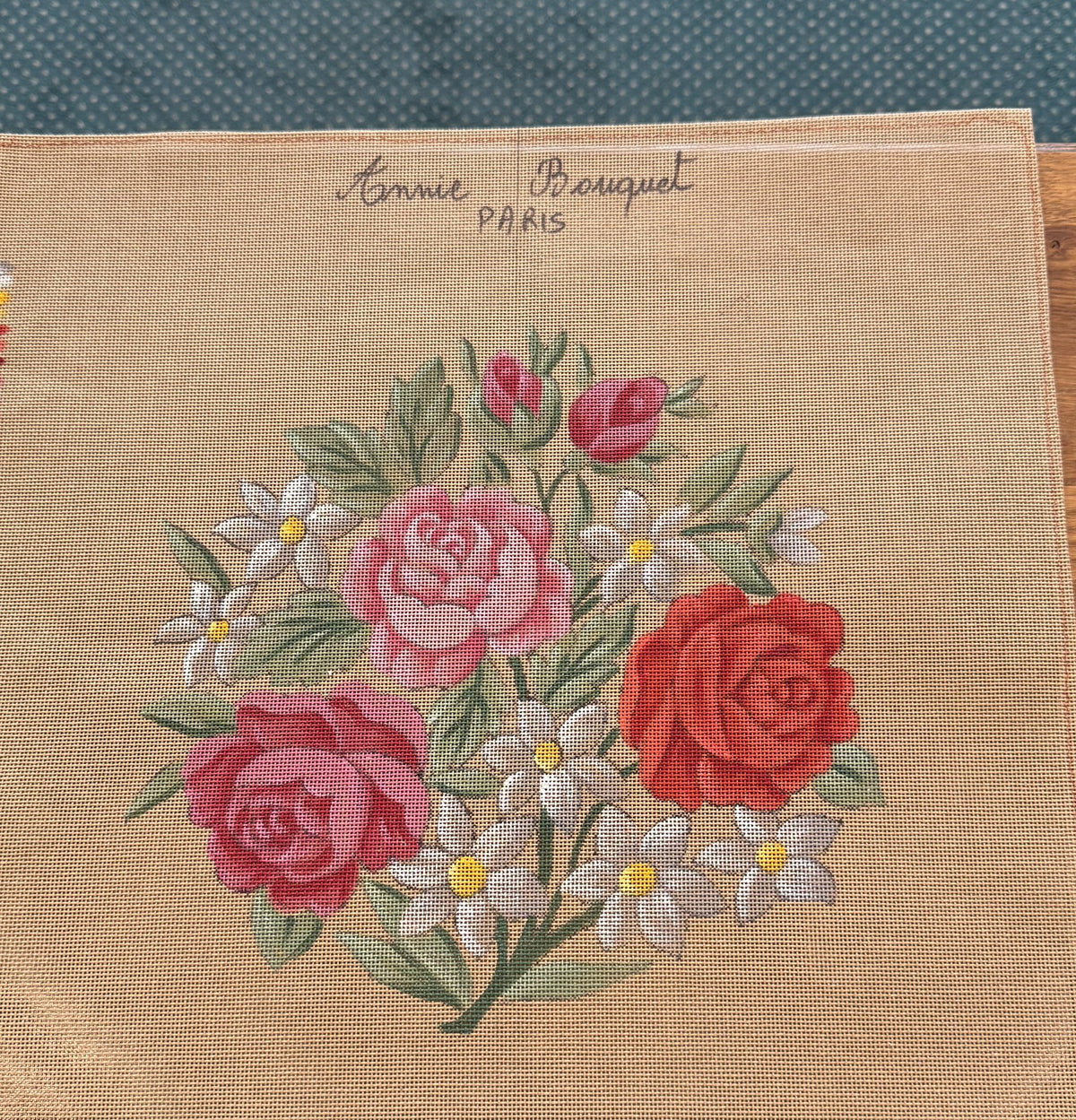 Roses et marguerites, canevas peint à la main Annie Bouquet n°318